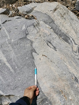 压缩 青天混合岩2.jpg