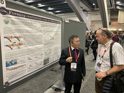 新闻图1-1 Peter DeCelles 教授交流.jpg