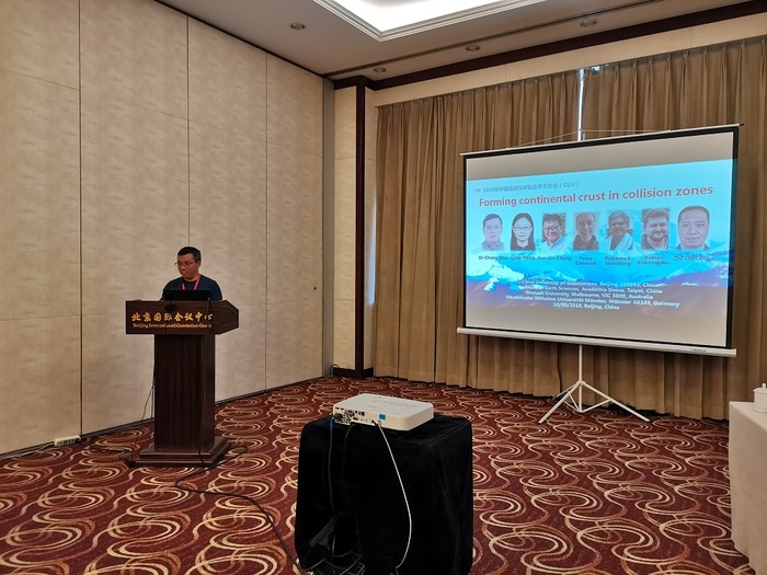 朱老师 压缩.jpg